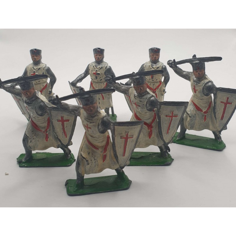 LEAD 7 KNIGTS TEMPLAR SOLDIERS VINTAGE TOYS LOT ANTIQUES & OTHER COLLECTIBLES