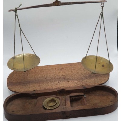 VINTAGE Mobile - Portable Scale with weights in wood box
