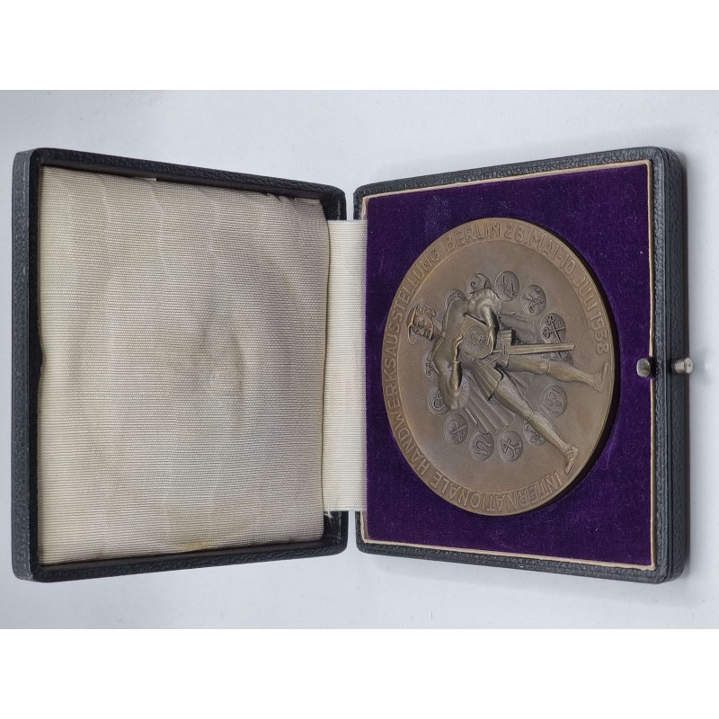 GERMANY LARGE MEDAL 161,4gr Commemorative International Crafts Exhibition in Berlin 1938 ANTIQUES & OTHER COLLECTIBLES