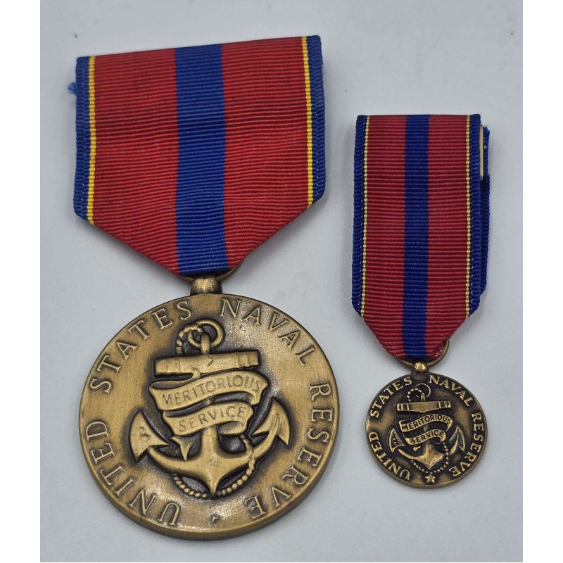 United States Naval Reserve Meritorious Service Medal with Miniature 1962 ANTIQUES & OTHER COLLECTIBLES