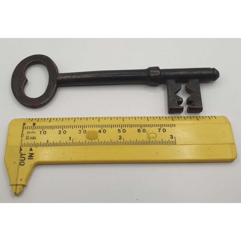 VINTAGE ANTIQUE KEY 2 ANTIQUES & OTHER COLLECTIBLES