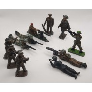 LEAD 11 WWII BRITISH SOLDIERS VINTAGE TOYS LOT