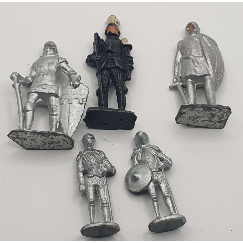 VARIUS LEAD 5 KNIGTS SOLDIERS VINTAGE TOYS LOT ANTIQUES & OTHER COLLECTIBLES