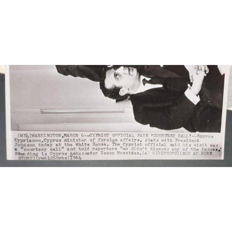 WASHINGHTON 1964 KYPRIANOU CHAT WITH PRESIDENT JOHNSON ORIGINAL WHITE HOUSE ARCHIVE PHOTO ANTIQUES & OTHER COLLECTIBLES